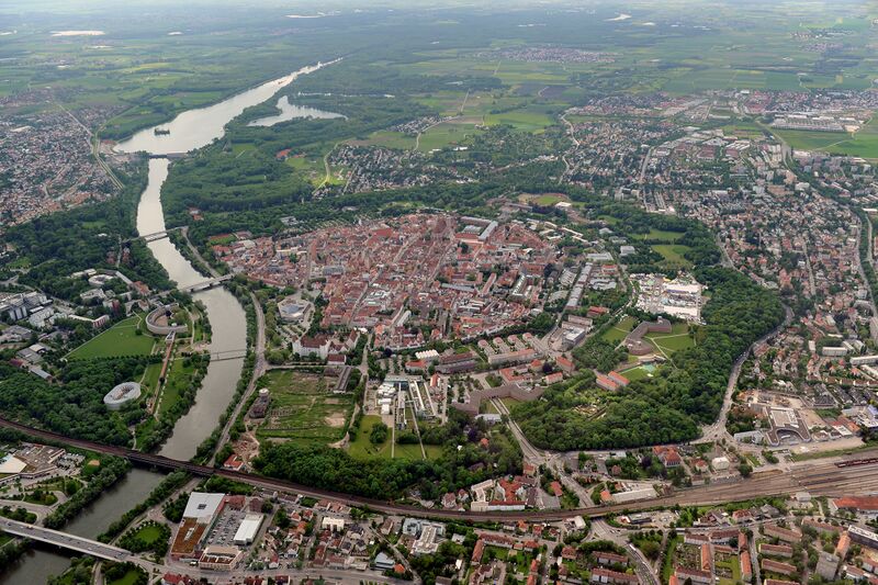 Datei:Luftbild2010 ZentrumStadtgeschichte Schalles.JPG