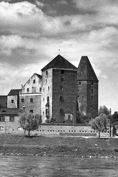 Datei:MilitaerbahnhofSchloss W1333 ZentrumStadtgeschichte MaxWeiß.jpg