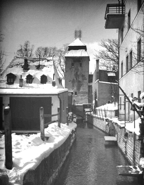 Datei:BrunnhausturmSchutter W0337 ZentrumStadtgeschichte MaxWeiß.jpg