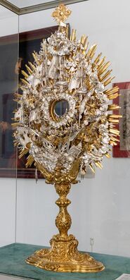 Die Abbildung zeigt die Lepanto-Monstranz in Gänze.