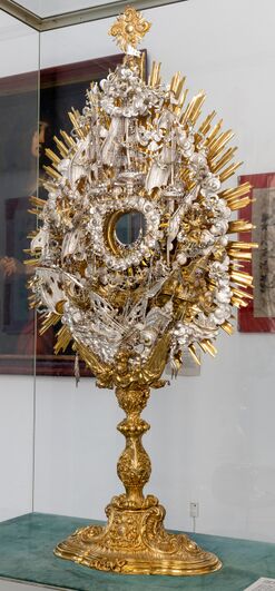 Die Abbildung zeigt die Lepanto-Monstranz in Gänze.